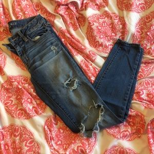 AMERICAN EAGLE SUPER SKINNY JEANS